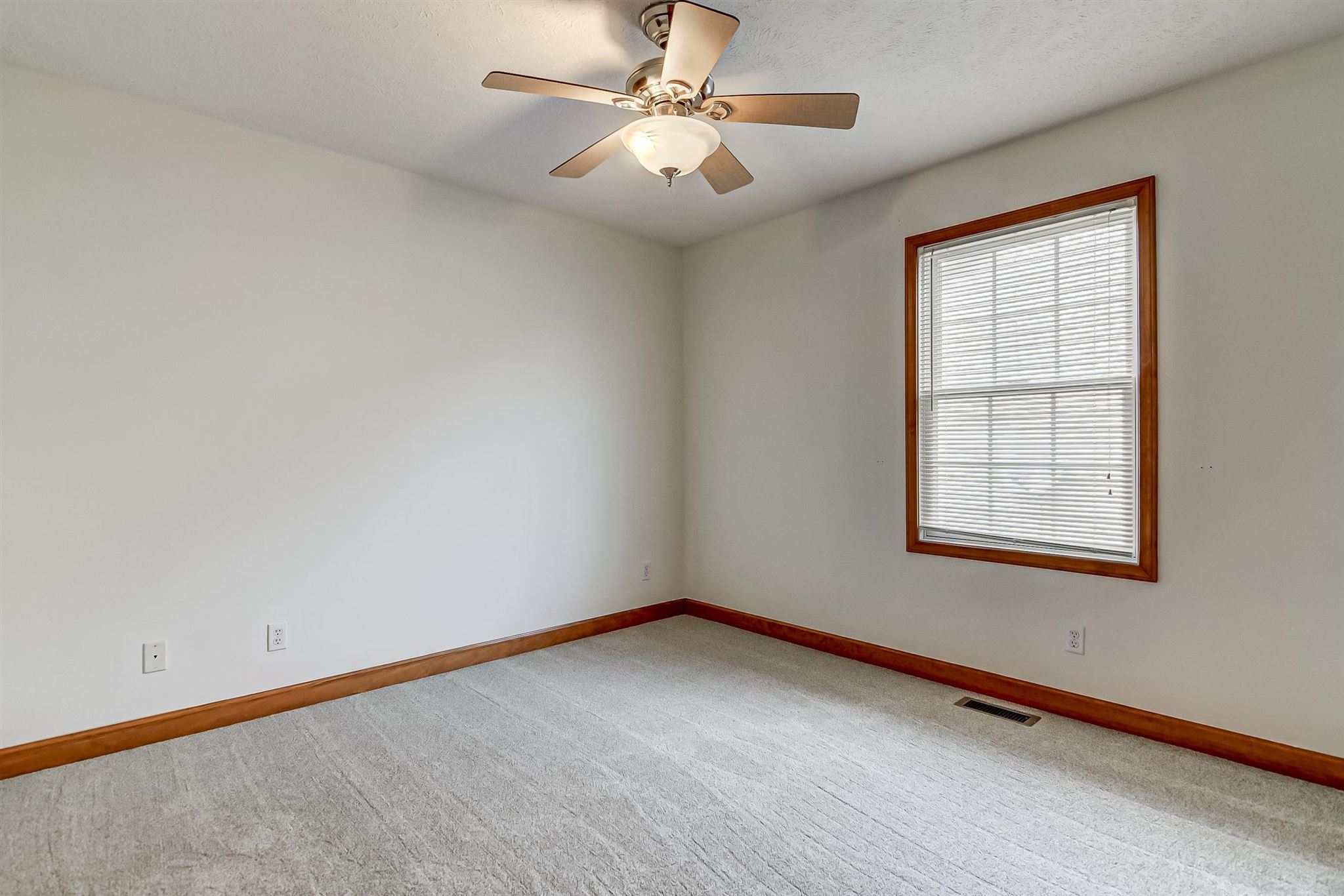 709 Heathrow Lane Rochester, IL 62563 - Photo 24 of 28