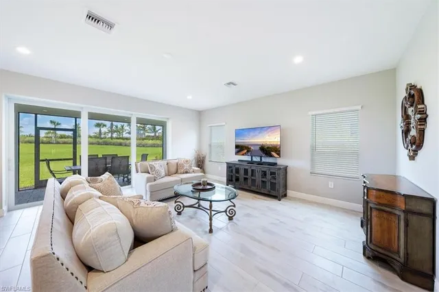 $3,500 | 4016 Pegasus Way, Naples, FL 34120