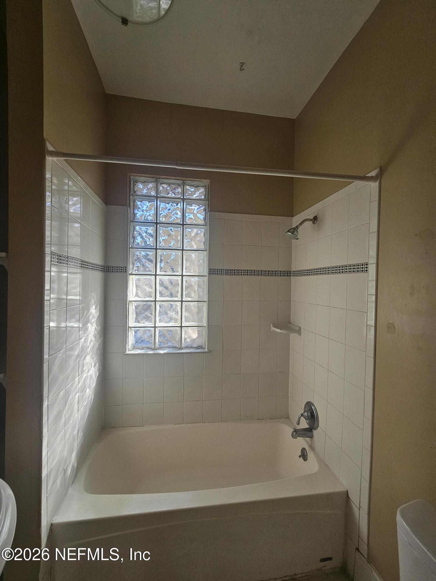 1425 Silver Street Jacksonville, FL 32206 - Photo 15 of 20 shower
