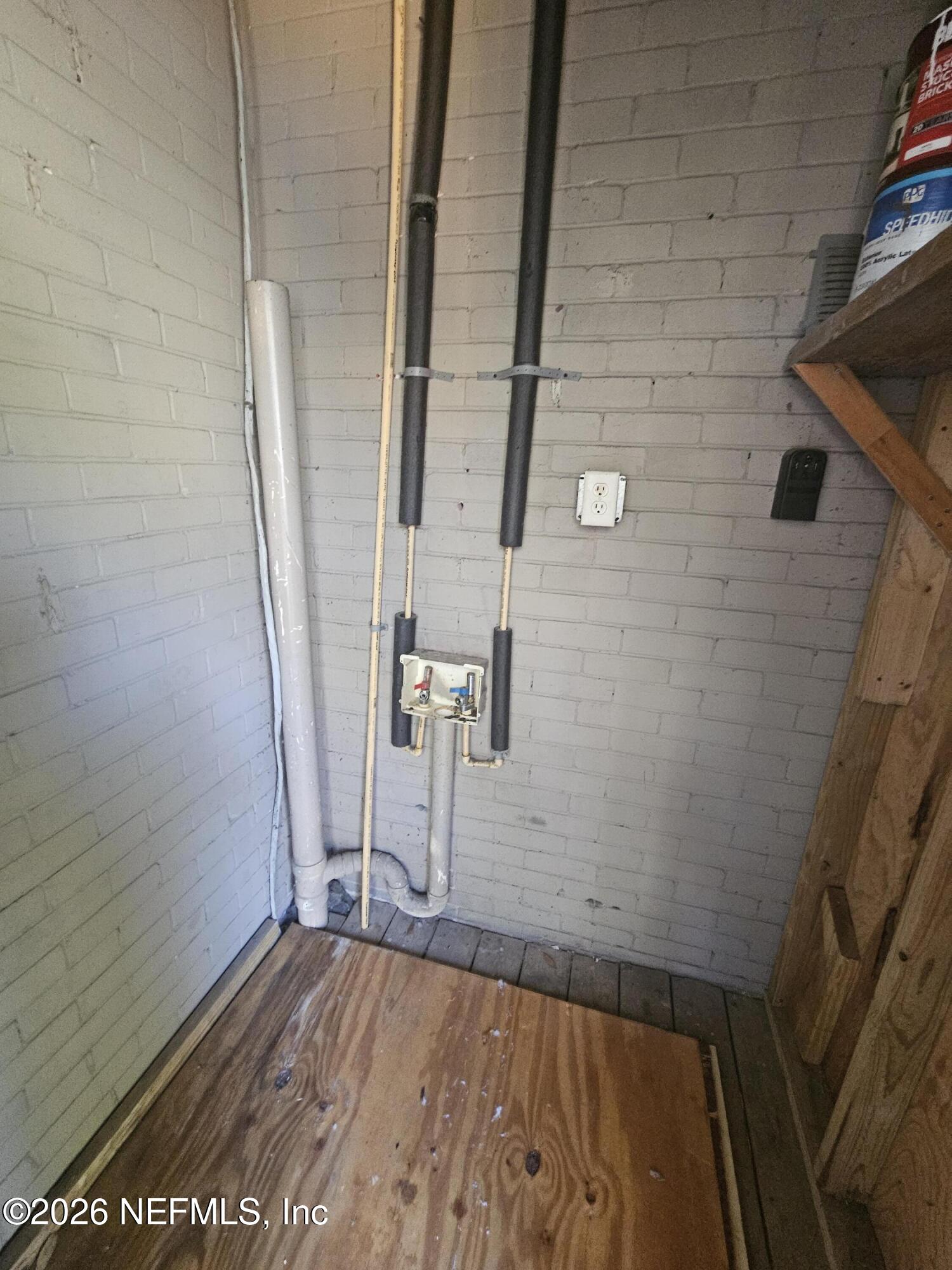 1425 Silver Street Jacksonville, FL 32206 - Photo 17 of 20 a bathroom with a sink