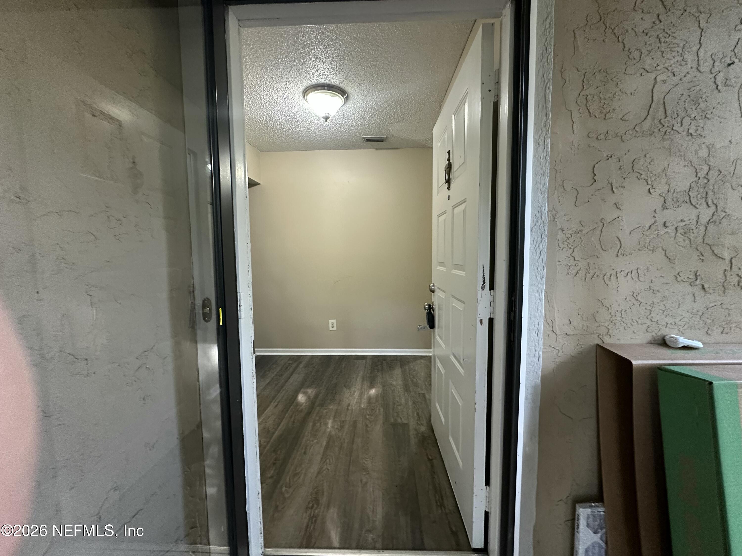 3801 Crown Point Road, Unit 3081 Jacksonville, FL 32257 - Photo 28 of 34 a view of a hallway