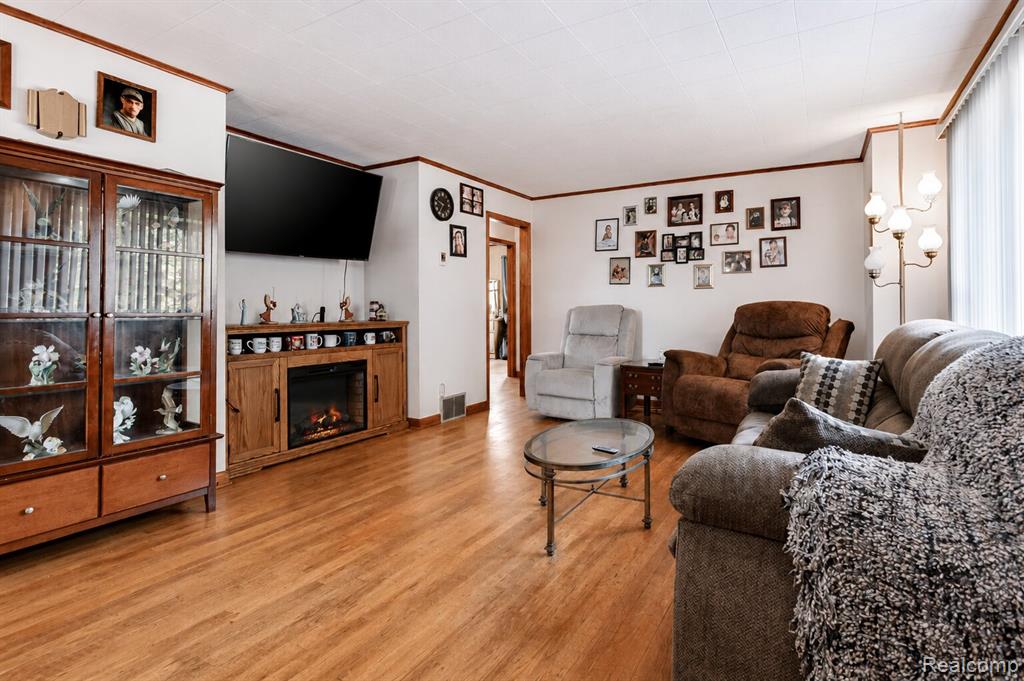 6373 Norman Road Jeddo, MI 48032 - Photo 3 of 32