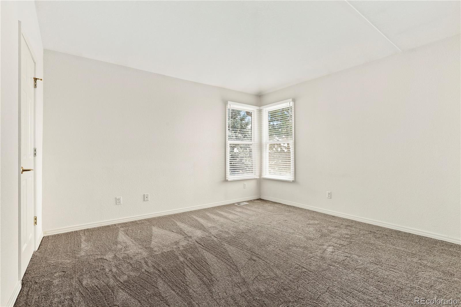 5662 South Nome Street Englewood, CO 80111 - Photo 30 of 47 an empty room with windows