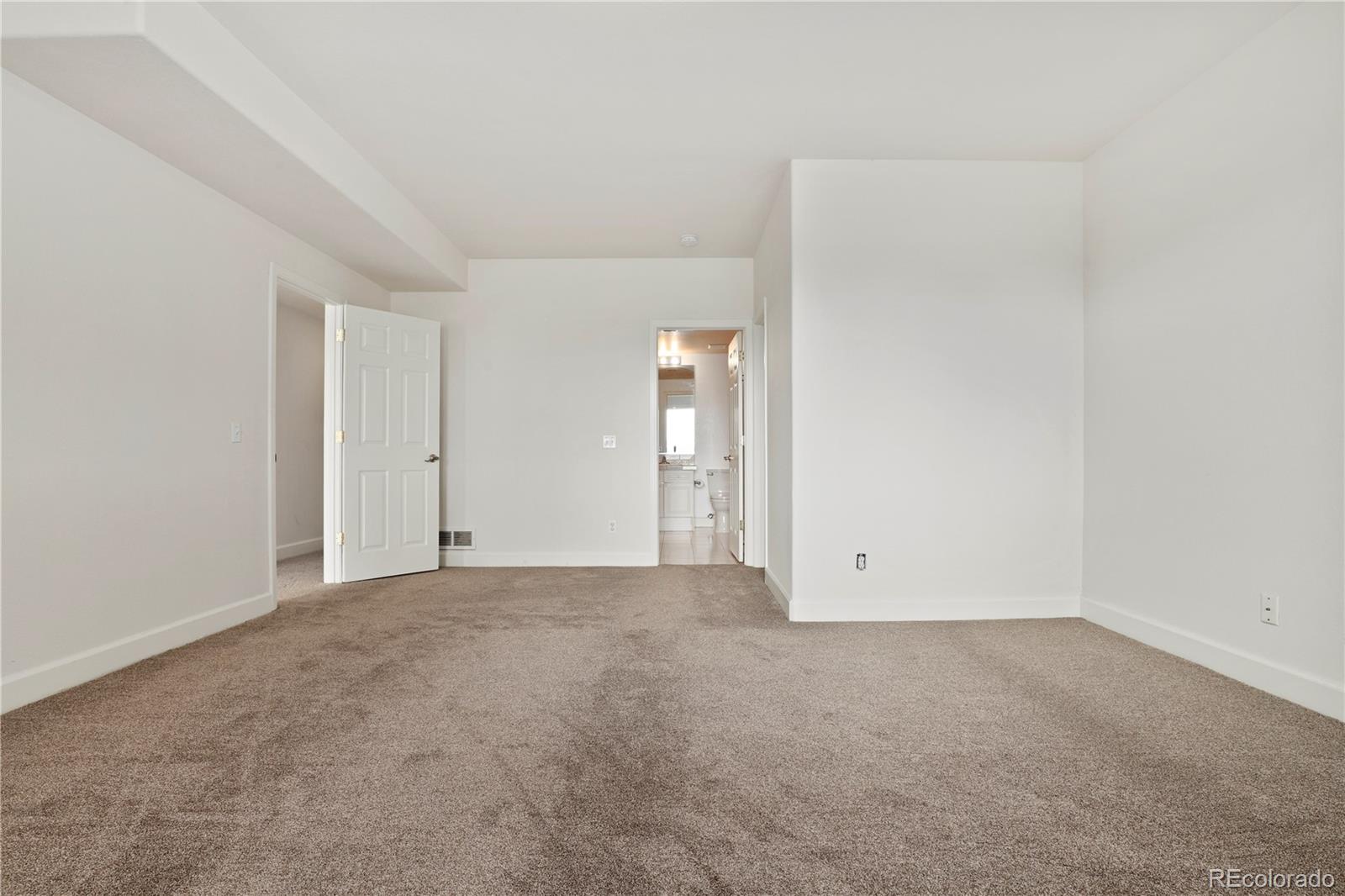 5662 South Nome Street Englewood, CO 80111 - Photo 43 of 47 a view of an empty room