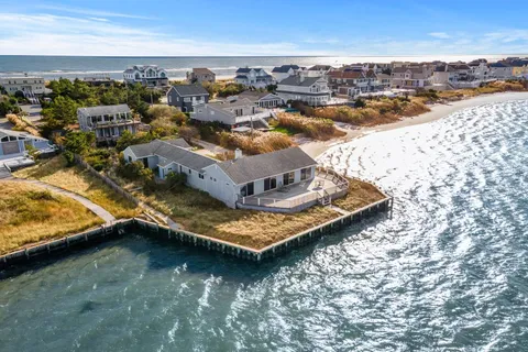 $3,950,000 | 654 A Dune Road, West Hampton Dunes, NY 11978