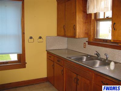 216 West Rugg Street Decatur, IN 46733 - Photo 2 of 3