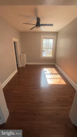 a view of empty room with window