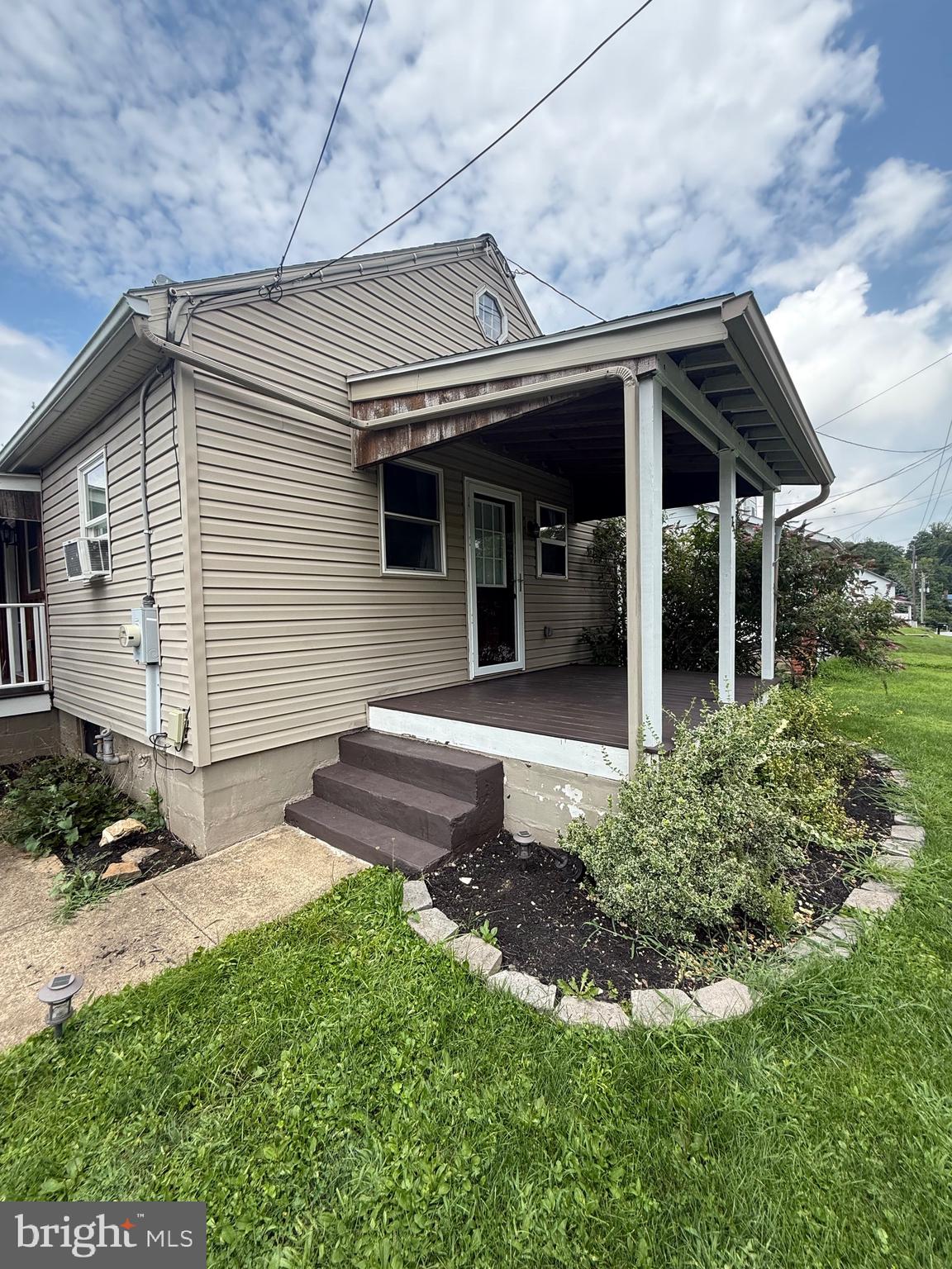 755 Turnpike Road Elizabethtown, PA 17022 - Photo 3 of 25 Front Porch
