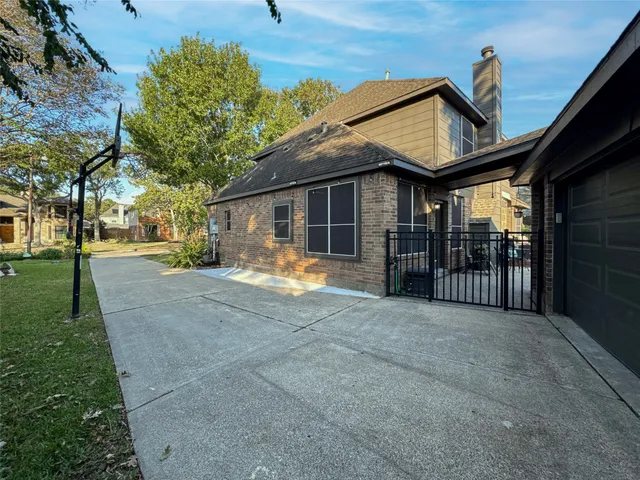 a view of a house with backyard and a tree