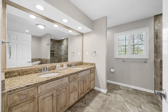 a en suite bathroom with a shower