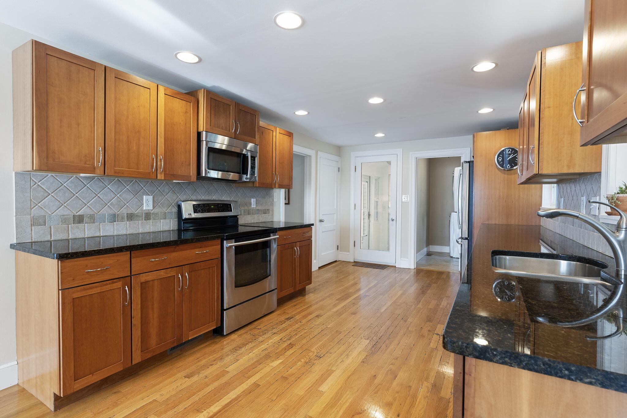 209 Middle Road Falmouth, ME 04105 - Photo 6 of 59 31-web-or-mls-DSC08004