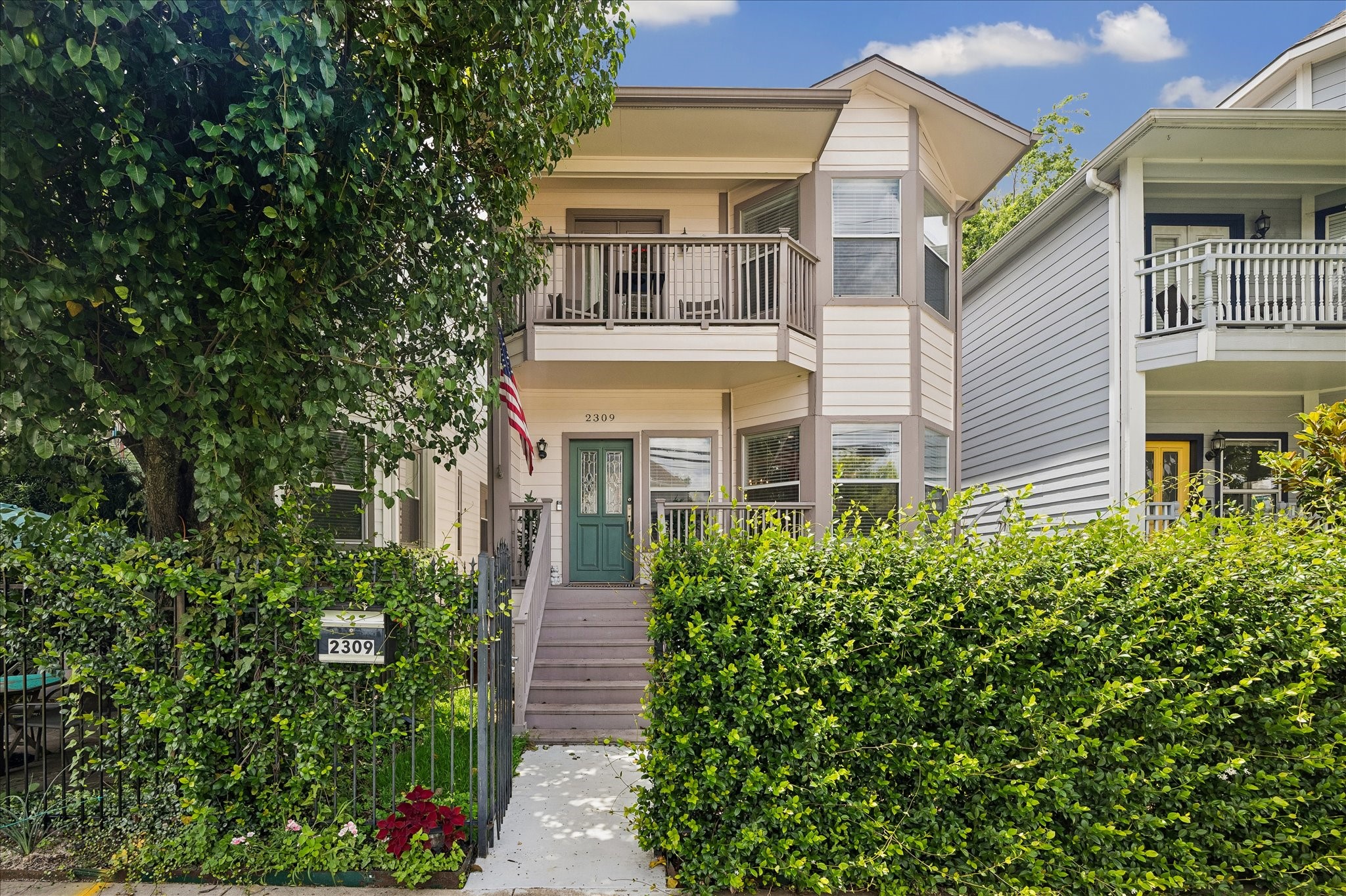 2309 Nicholson Street Houston, TX 77008 - Photo 1 of 29