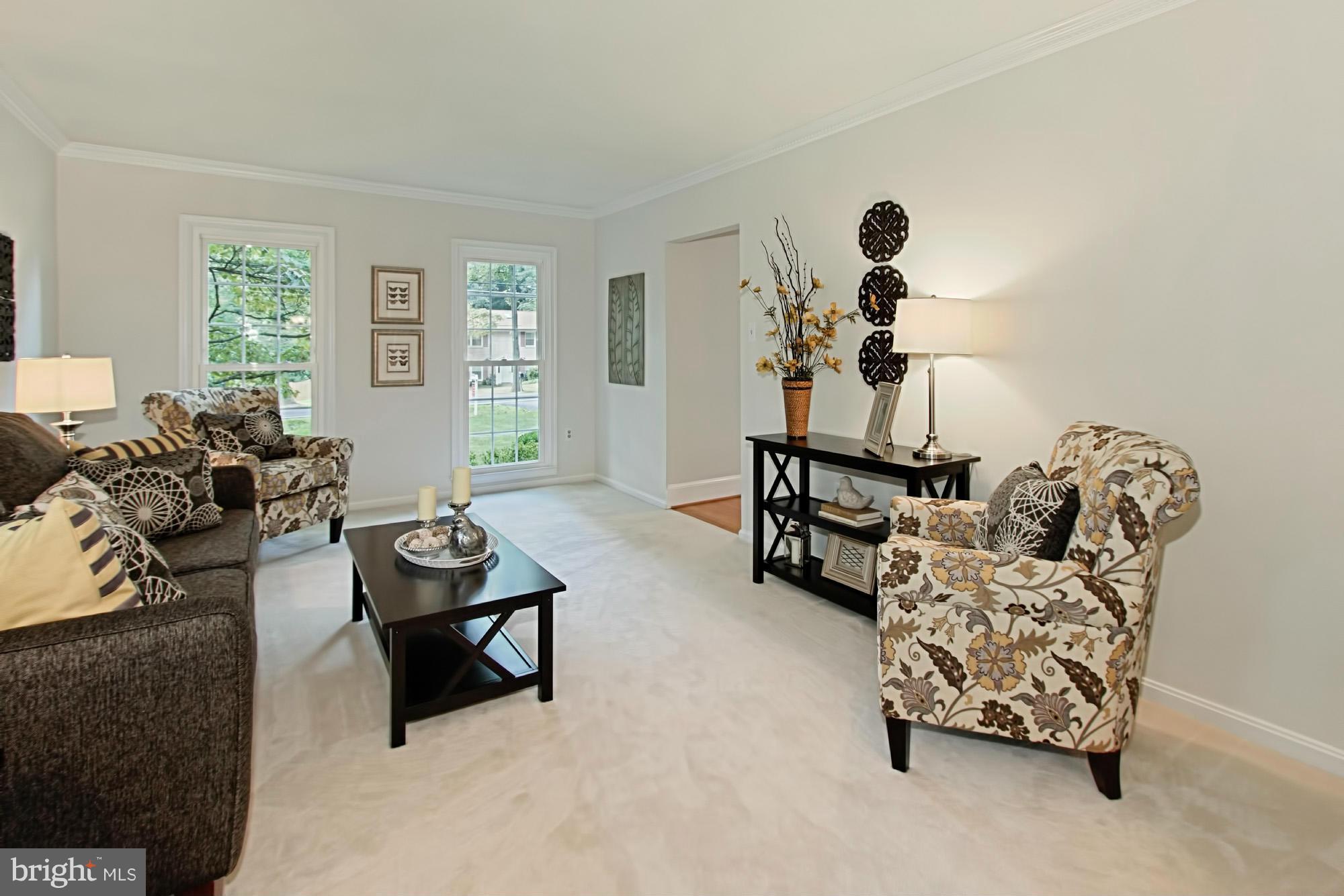 11420 Vale Road Oakton, VA 22124 - Photo 4 of 30 Living Room