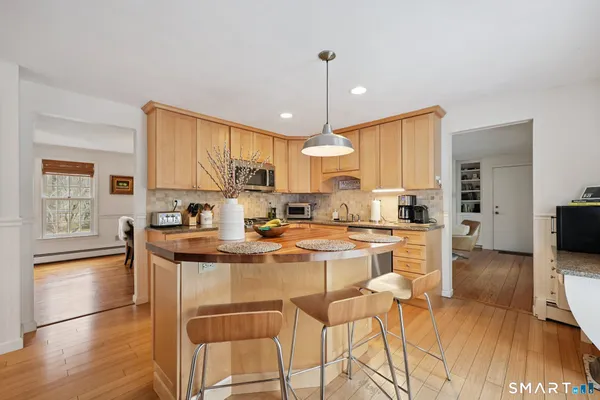 $645,000 | 79 Acorn Road, Madison, CT 06443