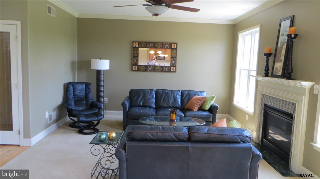 589 Chestnut Hill Road York, PA 17402 - Photo 8 of 35 Gallery Image 8