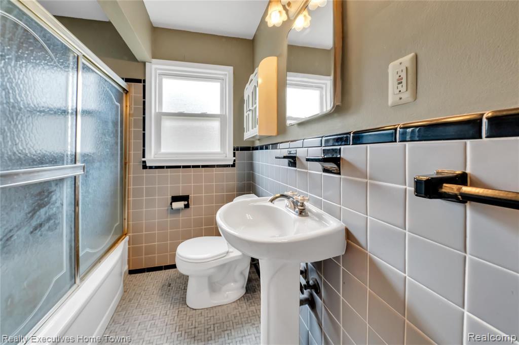 16544 Toepfer Drive Eastpointe, MI 48021 - Photo 18 of 31