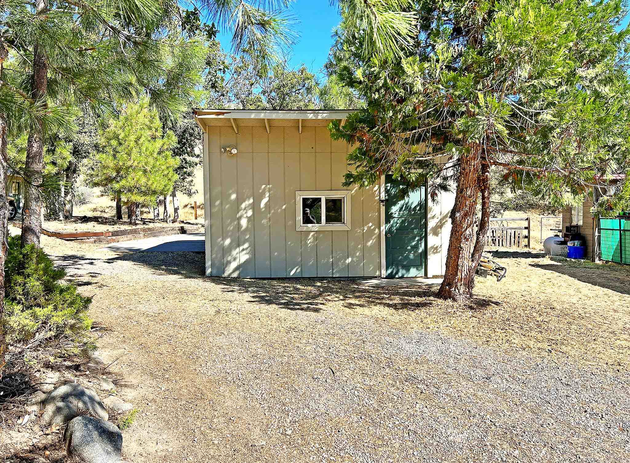 9001 Guys Gulch Road Yreka, CA 96097 - Photo 8 of 38 Gallery Image 8