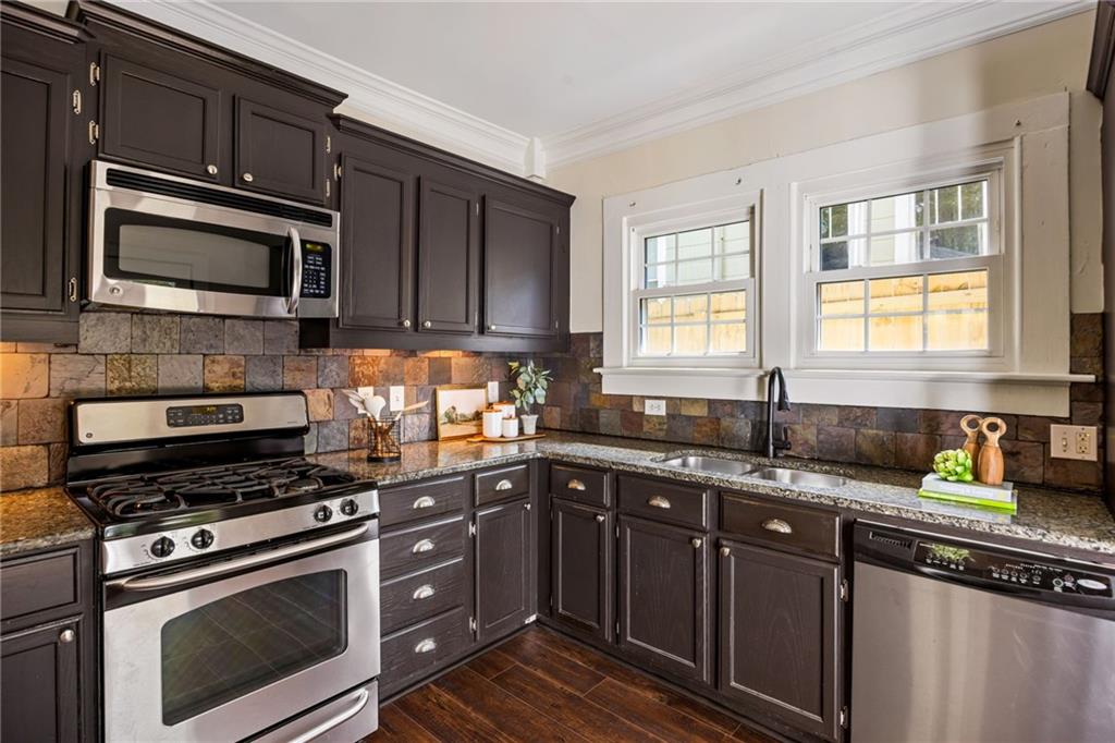 2469 Forrest Avenue Northwest Atlanta, GA 30318 - Photo 12 of 29