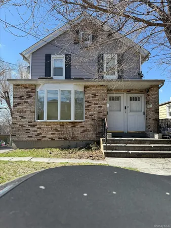 $3,900 | 8 Jackson Street, Glen Cove, NY 11542