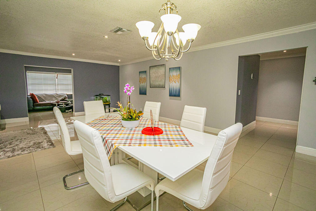 4170 Pine Green Run Lake Worth, FL 33467 - Photo 14 of 53 0018_8034