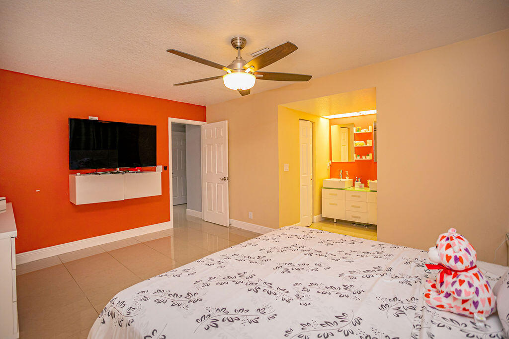 4170 Pine Green Run Lake Worth, FL 33467 - Photo 28 of 53 0032_8075