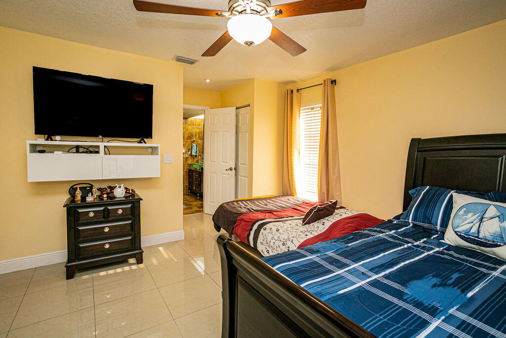 4170 Pine Green Run Lake Worth, FL 33467 - Photo 33 of 53 0037_8011