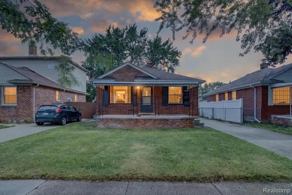 $164,900 | 13072 Orchard Street, Southgate, MI 48195