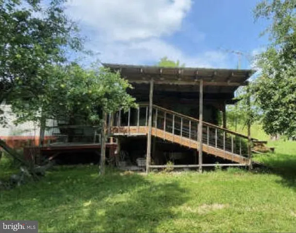 a view of a house with a backyard