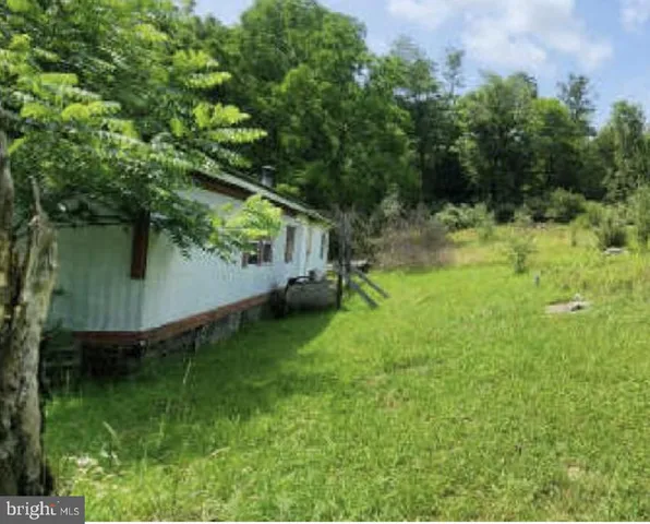a view of an house with a yard