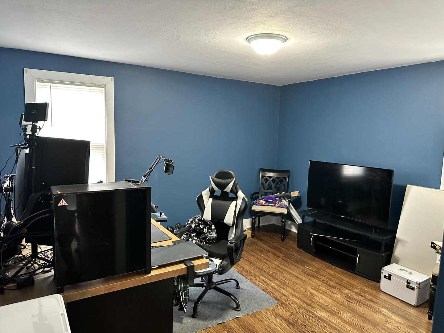 2 Park Road Oglesby, IL 61348 - Photo 5 of 12 a living room with furniture and a flat screen tv