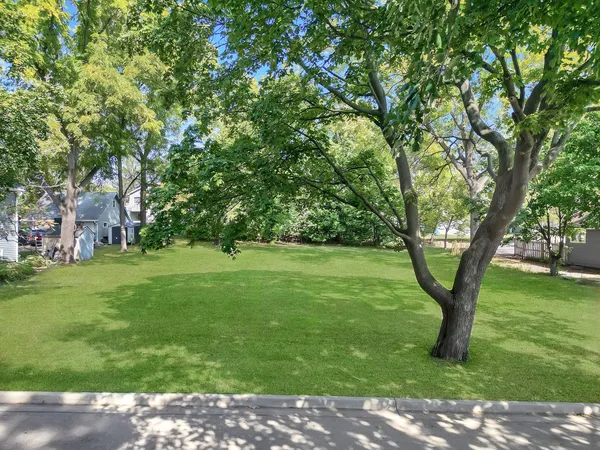 $225,000 | 208 West Ellis Avenue, Libertyville, IL 60048