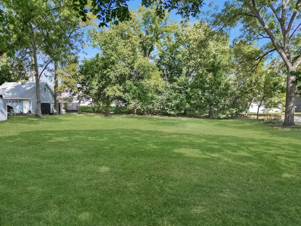$225,000 | 208 West Ellis Avenue, Libertyville, IL 60048