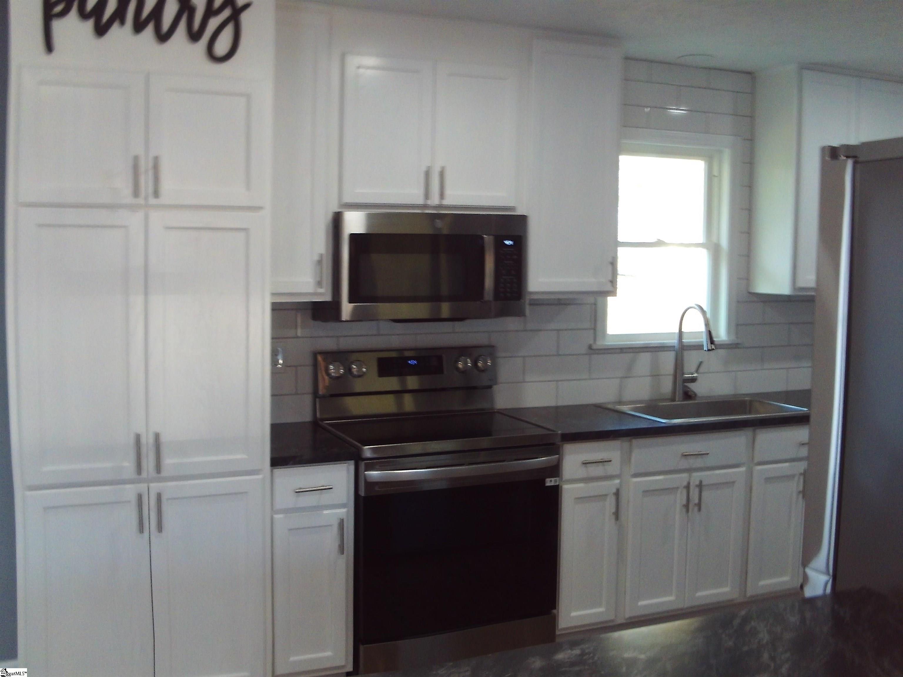 611 Bridwell Road Travelers Rest, SC 29690 - Photo 7 of 19