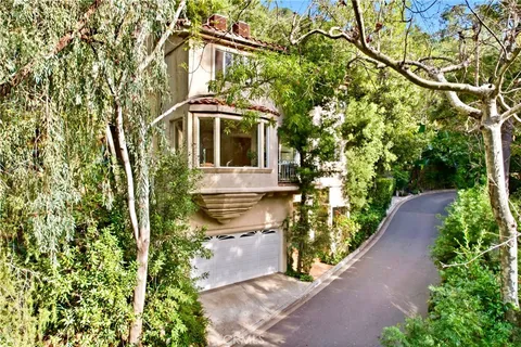 $2,295,000 | 10055 Reevesbury Drive, Beverly Hills, CA 90210