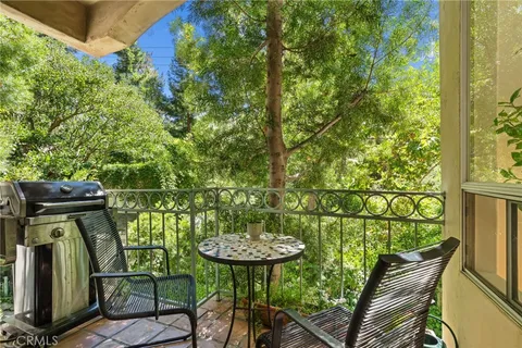 $2,295,000 | 10055 Reevesbury Drive, Beverly Hills, CA 90210