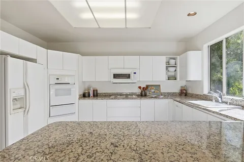 $2,295,000 | 10055 Reevesbury Drive, Beverly Hills, CA 90210