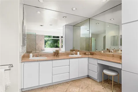 $2,195,000 | 10055 Reevesbury Drive, Beverly Hills, CA 90210