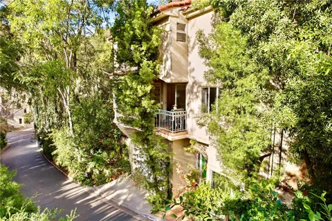 $2,295,000 | 10055 Reevesbury Drive, Beverly Hills, CA 90210