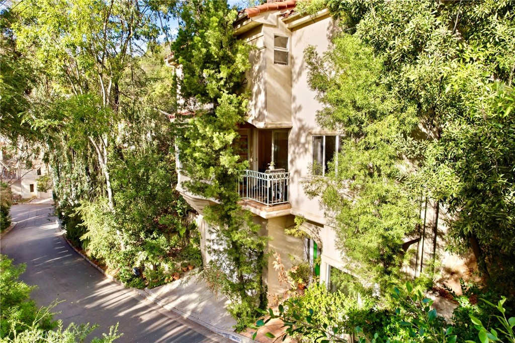 10055 Reevesbury Drive Beverly Hills, CA 90210 - Photo 3 of 41