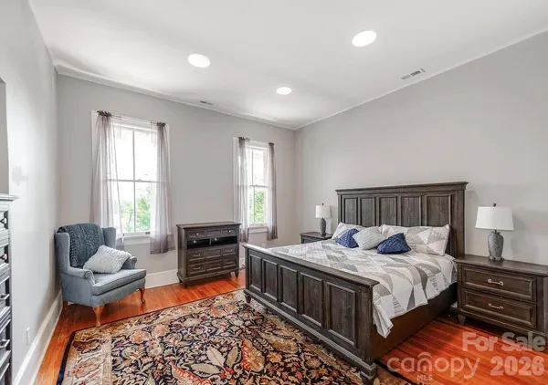a bedroom with bed and windows