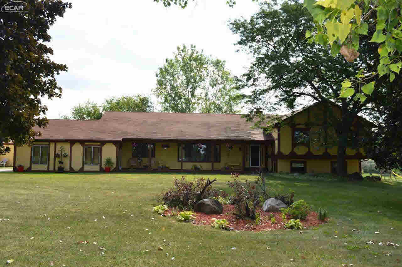 11511 North Holly Road Holly, MI 48442 - Photo 1 of 28 21202950.JPG