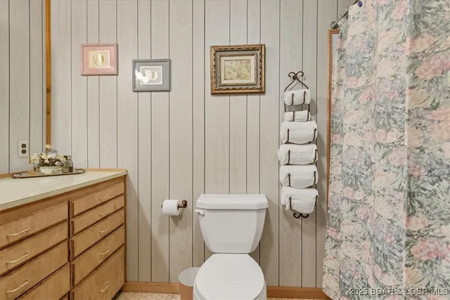 $549,900 | 744 Windwood Shores Drive, Edwards, MO 65326