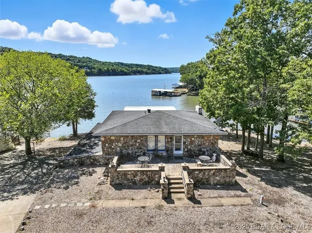 $549,900 | 744 Windwood Shores Drive, Edwards, MO 65326