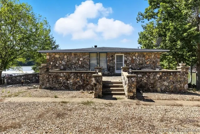 $549,900 | 744 Windwood Shores Drive, Edwards, MO 65326