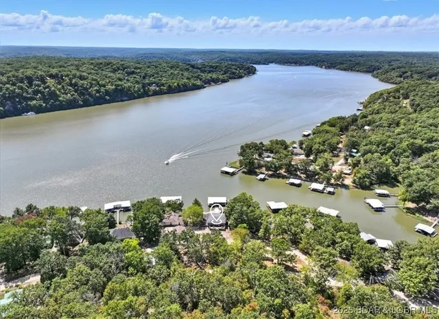 $549,900 | 744 Windwood Shores Drive, Edwards, MO 65326