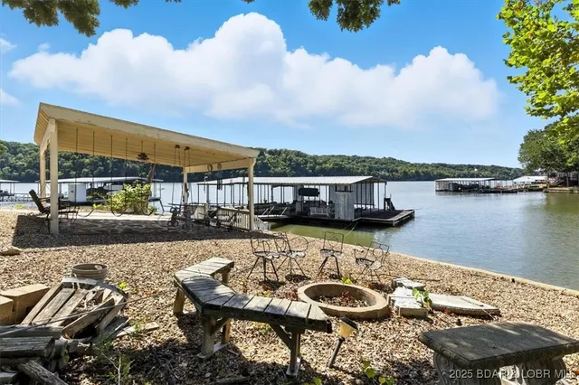 $549,900 | 744 Windwood Shores Drive, Edwards, MO 65326