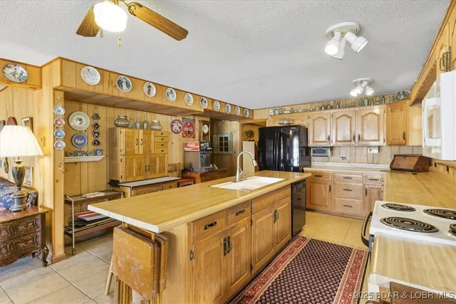 $549,900 | 744 Windwood Shores Drive, Edwards, MO 65326