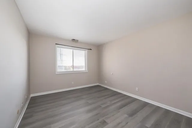 $194,900 | 725 West Huntington Commons Road, Unit 416, Mount Prospect, IL 60056