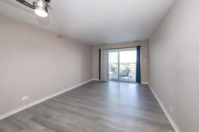 $194,900 | 725 West Huntington Commons Road, Unit 416, Mount Prospect, IL 60056