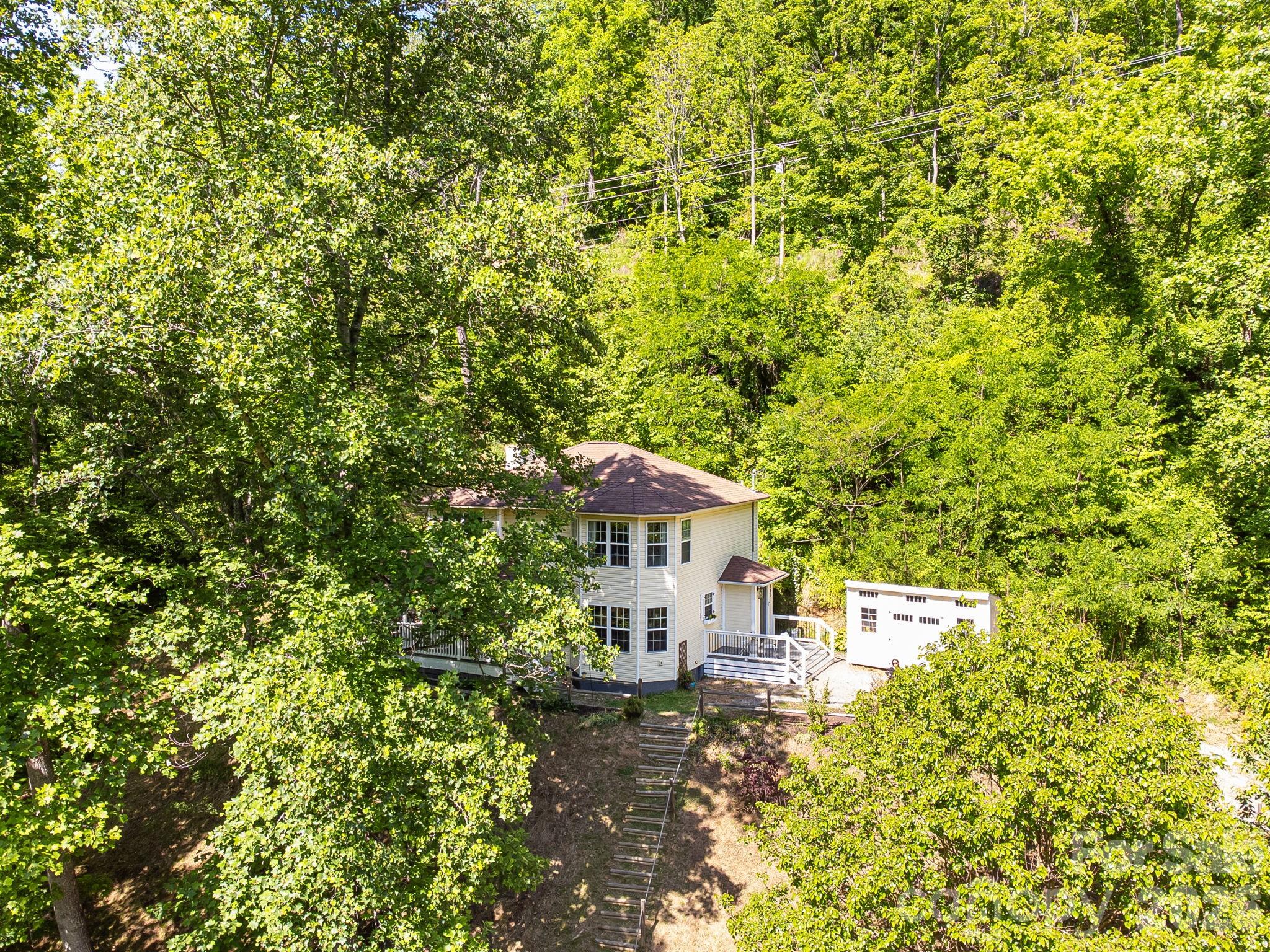 747 Osborne Road Clyde, NC 28721 - Photo 3 of 48